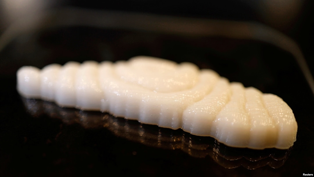 Tissue-like cultured fish fillets through a synthetic food