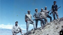 བསྟན་སྲུང་དང་བླངས་དམག་དང་འབྲེལ་བའི་གློག་བརྙན་སྟོན་བཞིན་པ།