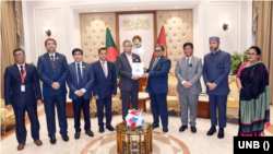 বঙ্গভবনে বাংলাদেশের রাষ্ট্রপতি মো. সাহাবুদ্দিনের কাছে বার্ষিক প্রতিবেদন-২০২২ পেশ করে বাংলাদেশ জুডিশিয়াল সার্ভিস কমিশনের একটি প্রতিনিধি দল। ৭ আগস্ট, ২০২৩।