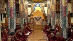 བཞུགས་སྒར་ཐེག་ཆེན་ཆོས་གླིང་གཙུག་ལག་ཁང་དུ་ལྷ་ལྡན་འཆོ་འཕྲུལ་སྨོན་ལམ་ཆེན་མོ་དབུ་འཛུགས་གནང་བ། 
