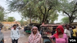 Delhi resident Ayesha Khatun says her husband sometimes loses a day's work and her daughter has to skip school to fill water for the household. (Anjana Pasricha/VOA)