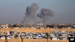 လေကြောင်းတိုက်ခိုက်မှုကြောင့် Rafah မြို့မှာ မီးခိုးလုံးတွေကိုမြင်ရစဉ် (မေ ၆၊ ၂၀၂၄)