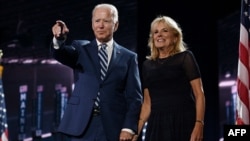 Mke wa rais wa Marekani Jill Biden akiwa na mume wake rais Joe Biden huko Delaware Agosti 19, 2020. Picha na Olivier DOULIERY / AFP. 