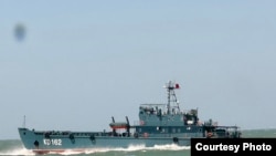 解放军登陆艇5月29日现踪金门限制水域，台湾海巡全程紧跟。（台湾海巡署提供）