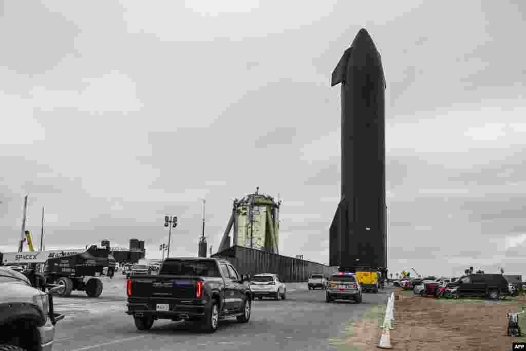 People gather as SpaceX Starship spacecraft prototype is being transported from the launch site ahead of the SpaceX Starship third flight test from Starbase in Boca Chica, Texas, March 12, 2024.&nbsp;&nbsp;Elon Musk&#39;s SpaceX announced it was eyeing March 14 as the earliest date for the next test launch of its giant Starship rocket, with which it hopes to one day colonize Mars.&nbsp;