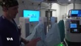 رۆبۆتێک نەشتەرگەری ئەنجام دەدات