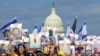 Kerabat dari para sandera yang ditahan Hamas berkumpul di National Mall di Washington, pada 23 Juli menjelang pidato Perdana Menteri Israel Benjamin Netanyahu di hadapan anggota Kongres AS. (Foto: Reuters/Craig Hudson)