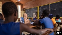 Selon une ONG, "seul un quart des enfants impactés [par les déplacements de population] ont été réaffectés dans des nouvelles salles de classe".