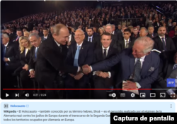 Captura del video de AFP en el cual se ve a Putin saludando al Príncipe Carlos en 2020.