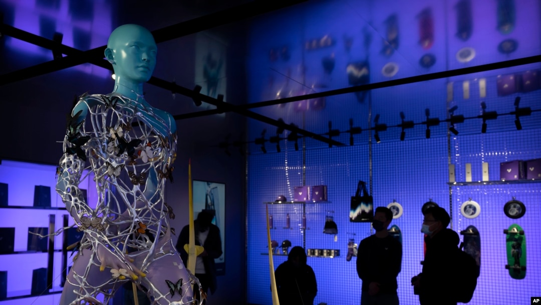 Perusahaan mobil listrik dari raksasa teknologi China Baidu, "Jidu", meluncurkan toko konsep "Roboverse" yang menyoroti teknologi kecerdasan buatan (AI) dan berpusat di sekitar mobil konsep ROBO-01 bertenaga AI (ilustrasi). 