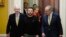 Tổng thống Ukraine Volodymyr Zelenskyy đi cùng Lãnh đạo đa số Thượng viện Chuck Schumer và Lãnh đạo thiểu số Thượng viện Mitch McConnell trong chuyến thăm tới Capitol Hiill ở Washington, ngày 12 tháng 12 năm 2023.