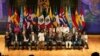 La vicepresidenta de Colombia, Francia Márquez, centro izquierda, y el canciller de México, Marcelo Ebrard, centro derecha, asisten a la ceremonia de clausura de la segunda ronda de conversaciones de paz, en la Ciudad de México, 10 de marzo de 2023.