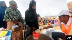 A local NGO prepares Iftar food for people at an internally displaced people camp on the outskirts of Mogadishu, Somalia, March ‎24, ‎2023.