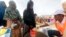 ፎቶ ፋይል፦ ሀገር በቀል ግብረ ሰናይ ድርጅት ከቀያቸው ለተፈናቀሉ ሶማሊያውያን የምግብ እደላ እያደረገ ሶማሊያ፤ ሞቃዲሾ እአአ መጋቢት 24/2023
