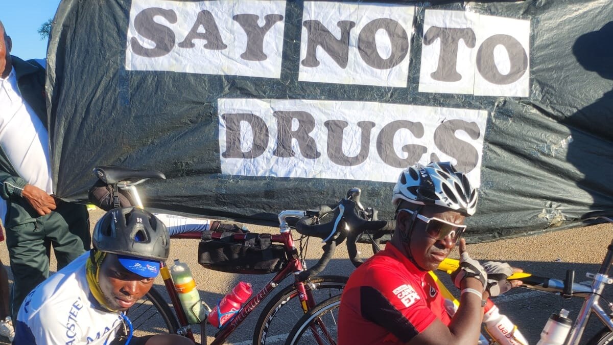 Cyclists Meli Ndlovu, Dube Arrive in Bulawayo After 865 Kilometer Bicycle Ride to Create Awareness on Drug Abuse - Vimarsana News