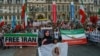 2023年9月16日伊朗馬赫薩·阿米尼逝世一週年之際，示威者在巴黎市政廳前參加反對伊朗政權的抗議活動