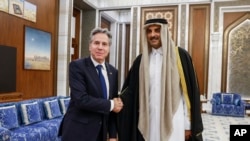 Sekretari Blinken gjatë takimit me Emirin e Katarit, Sheikh Tamim Bin Hamad Al Thani (7 janar 2024)