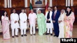 বাংলাদেশের রাষ্ট্রপতি আবদুল হামিদের সঙ্গে বঙ্গভবনে সৌজন্য সাক্ষাৎ করেন স্পিকার শিরীন শারমিন চৌধুরী।