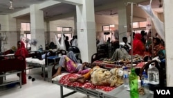 The dengue ward at Dhaka's Shaheed Suhrawardy Medical College and Hospital in Bangladesh. (Redwan Ahmed/VOA)