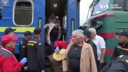 До Хмельницького прибув перший потяг із Херсона: херсонці розповідають про пережите. Відео
