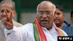 ভারতের মধ্য প্রদেশে আসন্ন বিধানসভা নির্বাচন: কংগ্রেসের প্রতিশ্রুতিতে কৃষিঋণ মকুব, ৫০০ টাকায় রান্নার গ্যাস, মহিলাদের মাসিক ভাতা