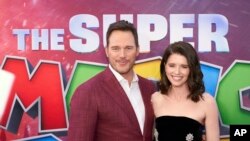 Chris Pratt (kiri), dan Katherine Schwarzenegger Pratt menghadiri pemutaran perdana "The Super Mario Bros. Movie", Sabtu, 1 April 2023, di Regal LA Live, Los Angeles. (Allison Dinner/Invision/AP)