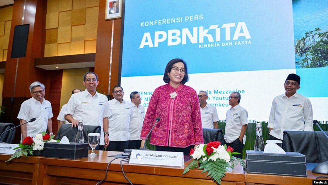 Menteri Keuangan Sri Mulyani Indrawati dalam konferensi pers, di Gedung Kemenkeu, Jakarta, Senin (27/5). (Facebook/smindrawati)