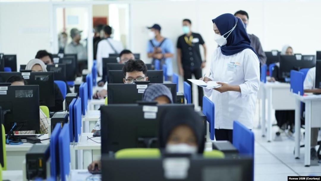 Ada 803.853 lulusan sekolah menengah yang mengikuti SNBT 2023 di 74 lokasi ujian di seluruh Indonesia. (Foto: Humas UGM)