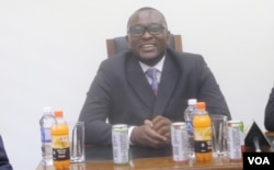 Jenfan Muswere, Zimbabwe’s minister of information, talking to journalists in Harare in Sept. 2023. (Columbus Mavhunga/VOA)