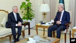 In this photo released by Pakistan's Prime Minister Office, the U.N. High Commissioner for Refugees, Filippo Grandi, left, meets with Pakistan's Prime Minister Shehbaz Sharif, in Islamabad, July 9, 2024. (Prime Minister Office via AP)