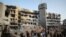 Penampakan luar gedung Rumah Sakit Al Shifa setelah pasukan Israel menarik diri dari rumah sakit dan area di sekitarnya menyusul operasi dua minggu di Kota Gaza, 1 April 2024.