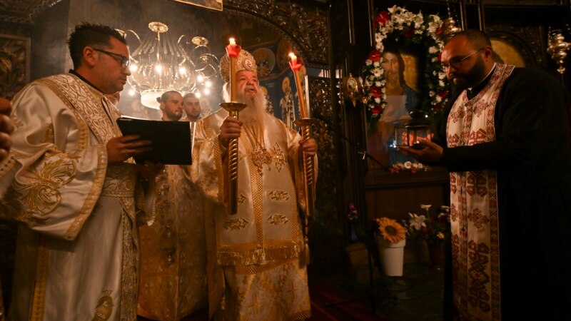 Македонските православни верници го празнуваат Велигден, упатени пораки за сплотеност