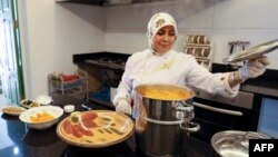 "Tout le Maghreb est réputé pour son couscous, qui nous distingue de l'Orient arabe", s'enorgueillit cette Libyenne.