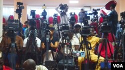 Des journalistes sénégalais à une conférence de presse à Dakar.