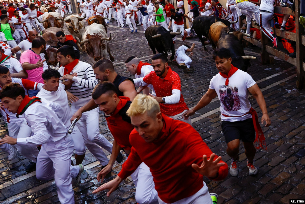 هیجان گاوبازی در خیابان&zwnj;های اسپانیا؛ جشنواره سن&zwnj;فرمین، ژوئیه ۲۰۲۴