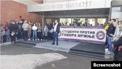 Protest ispred Filozofskog fakulteta u Novom Sadu