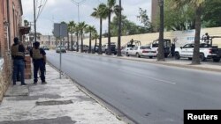 মেক্সিকোর মাতামোরোসে বন্দুকধারীদের হাতে অপহৃত চার আমেরিকানকে খুঁজে বের করার জন্য কর্তৃপক্ষ প্রমাণ খুঁজছে। ( ৬ মার্চ, ২০২৩)