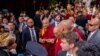 Pemimpin spiritual Tibet Dalai Lama tiba di hotelnya di New York, 23 Juni 2024, saat ia bersiap menjalani operasi lutut. (Adam GRAY / AFP)