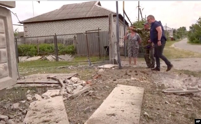 俄罗斯与乌克兰接壤的别尔哥罗德州遭武装人员越境袭击房屋被毁。（2023年5月22日）