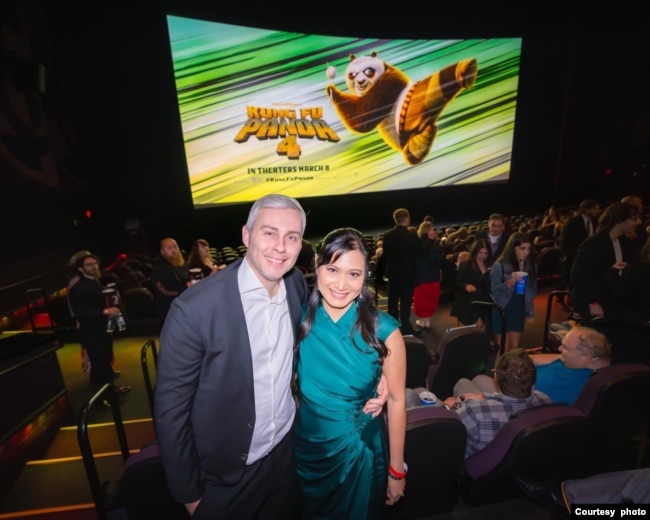 Yorie Kumalasari bersama suami di acara pemutaran film "Kung Fu Panda 4" (dok: Yorie Kumalasari)