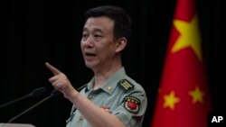 Juru Bicara Kementerian Pertahanan Tiongkok Wu Qian berbicara saat konferensi pers di Beijing, Kamis, 30 Mei 2024. (AP Photo/Ng Han Guan)