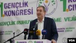 Partsinin Gençlik Meclisi kongresinde konuşan Bakırhan yeni bir ‘çözüm süreci’ çağrısı yaptı; Kürt sorununun çözümü için yine Öcalan’ı adres gösterdi.