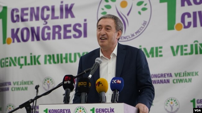 Partsinin Gençlik Meclisi kongresinde konuşan Bakırhan yeni bir ‘çözüm süreci’ çağrısı yaptı; Kürt sorununun çözümü için yine Öcalan’ı adres gösterdi.