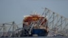 ภาพเรือขนส่งสินค้าติดธงสิงคโปร์ ดาลี (Dali) ที่แล่นชนเสารับน้ำหนักของสะพานฟรานซิส สกอตต์ คีย์ (Francis Scott Key Bridge) เมื่อเวลาประมาณ 01:30 น. ของเช้าวันอังคารที่ 26 มีนาคม 2024
