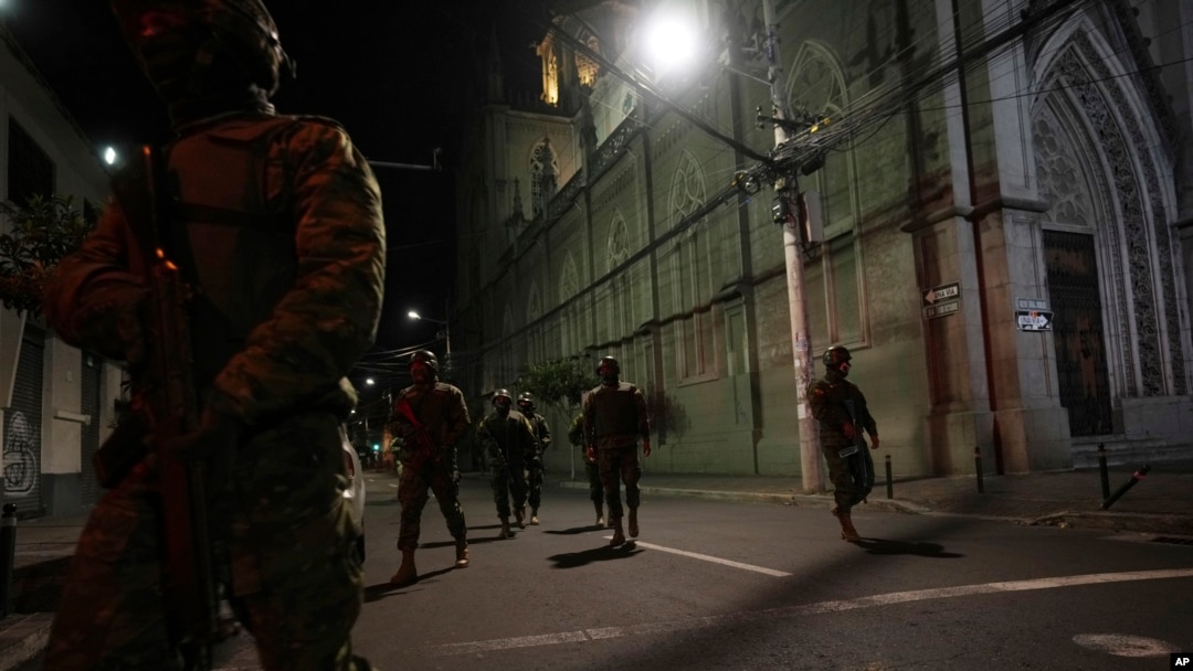 ARCHIVO - Las fuerzas de seguridad del Estado mantienen una guerra contra los cárteles de la droga y otras estructuras del crimen organizado, la detención de capos y los motines en las cárceles entre bandas rivales suponen una seria crisis para el sistema carcelario ecuatoriano.