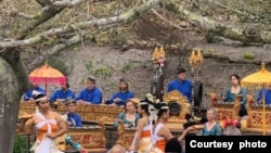 Pertunjukan "Bali By The Bay" oleh Gamelan Gadung Kasturi di kota San Francisco, California (foto courtesy: Made Yoni/VOA). 