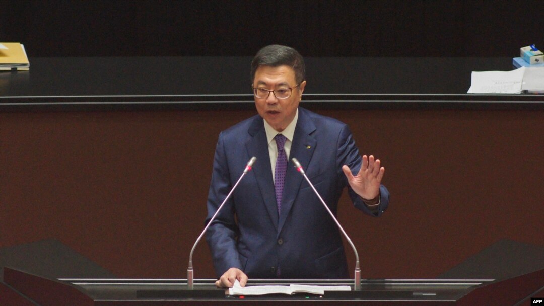Perdana Menteri Taiwan Cho Jung-tai, dari Partai Progresif Demokratik (DPP) yang berkuasa, menyampaikan pidato kebijakan pertamanya dalam sesi di Parlemen di Taipei pada 31 Mei 2024. (Foto oleh Sam Yeh / AFP)