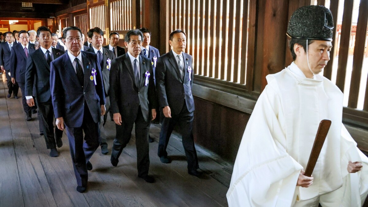 中国抗议日本阁员议员参拜靖国神社 评论: 更应关注中国军备扩张