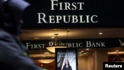 资料照：纽约曼哈顿第一共和银行的一家门店。（2023年3月13日）