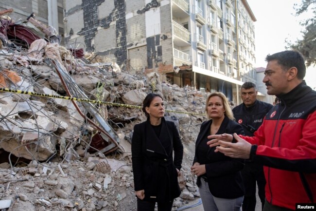 Almanya Dışişleri Bakanı Annalena Baerbock ve İçişleri Bakanı Nancy Faeser deprem blölgesini AFAD temsilcileri ile görüştü